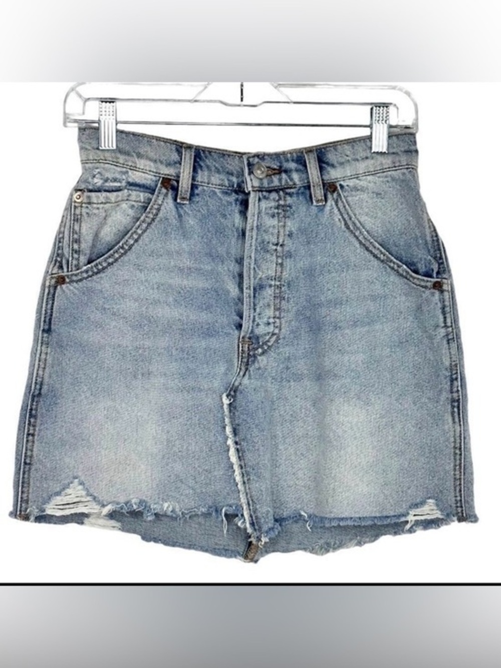 We The Free Brea light wash distressedādenim mini skirt 27